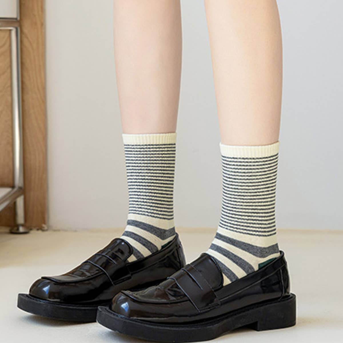 CWMS2509_2025 NEW STRIPED WOMEN'S MID-LENGTH SOCKS