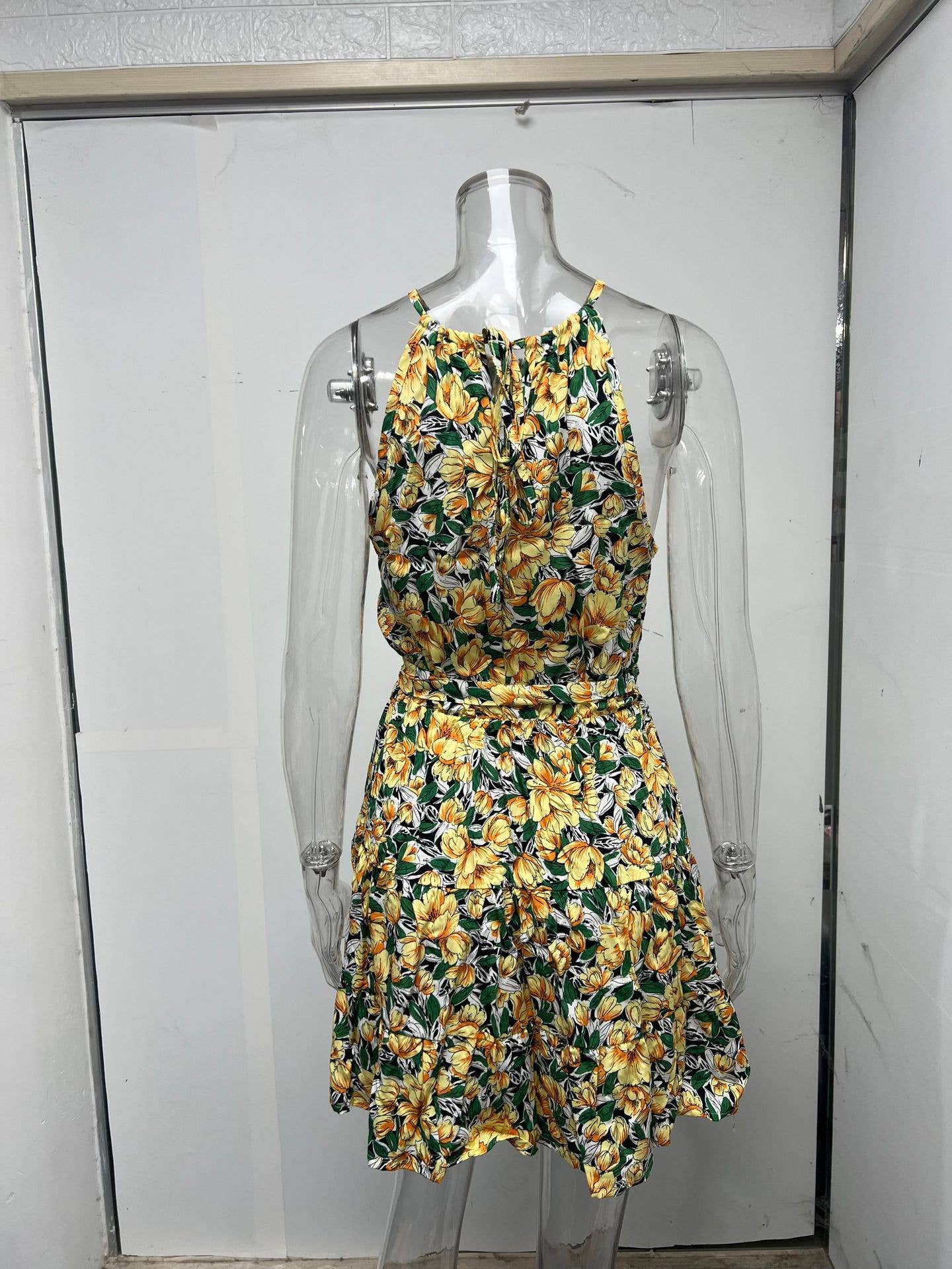 A lace-up ruffled large-swing floral dress