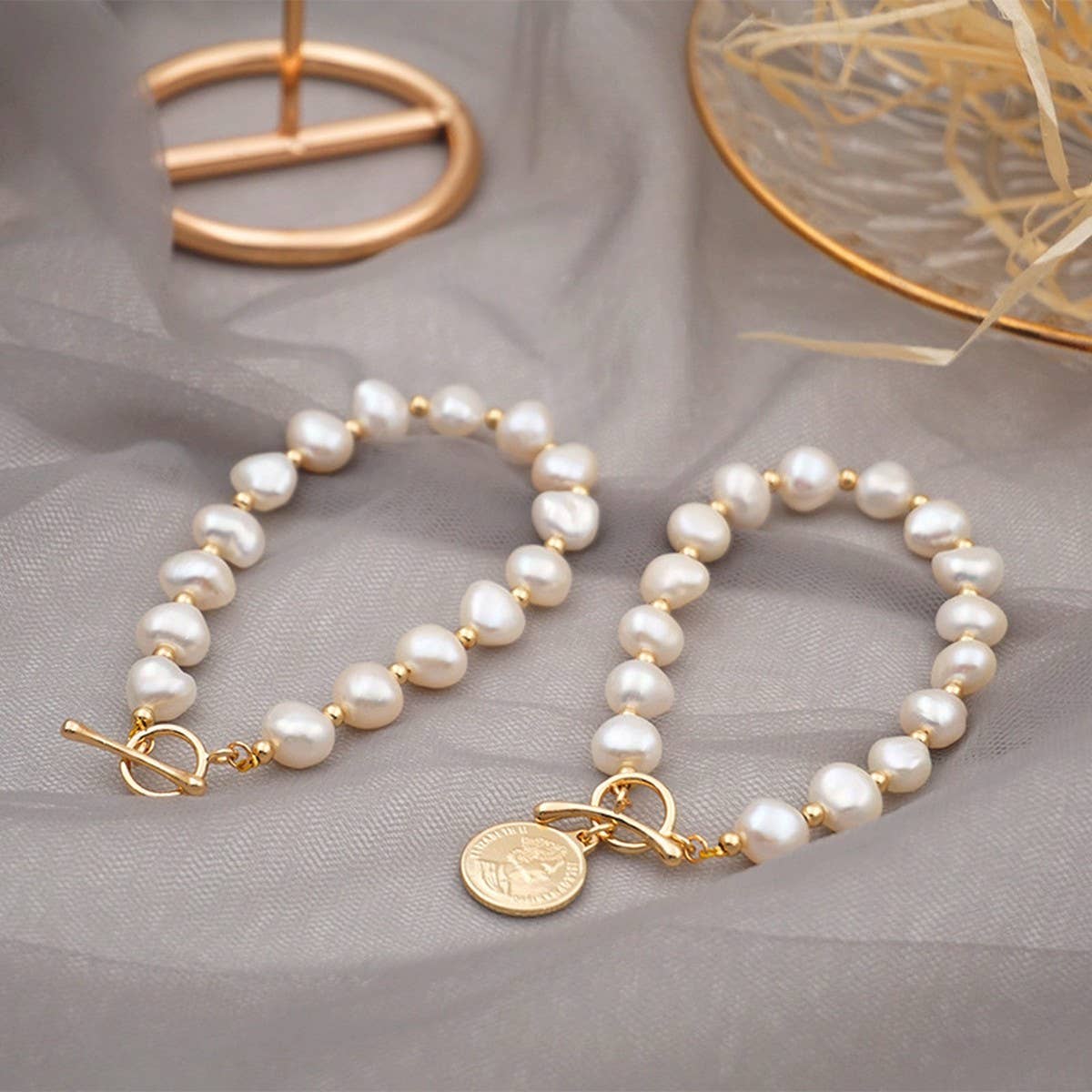 ELEGANT AND COOL PEARL BRACELET