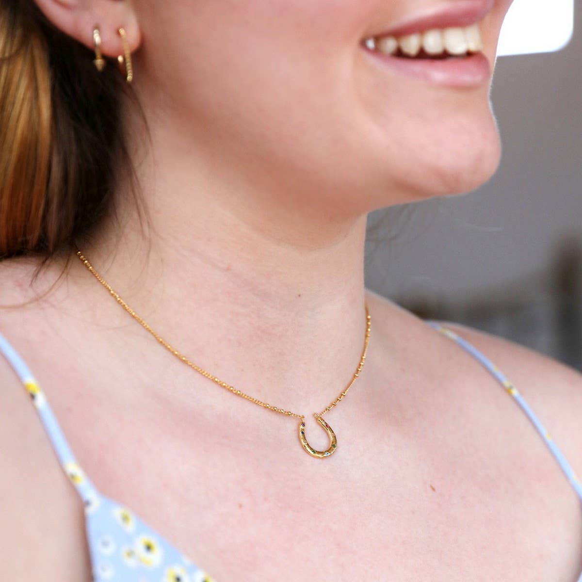 Women's irregular horseshoe U-shaped necklace