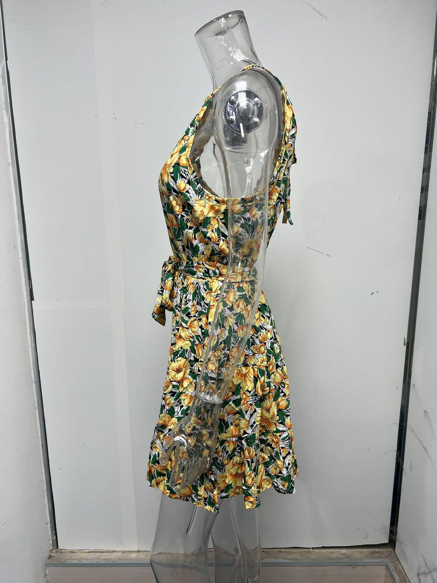 A lace-up ruffled large-swing floral dress