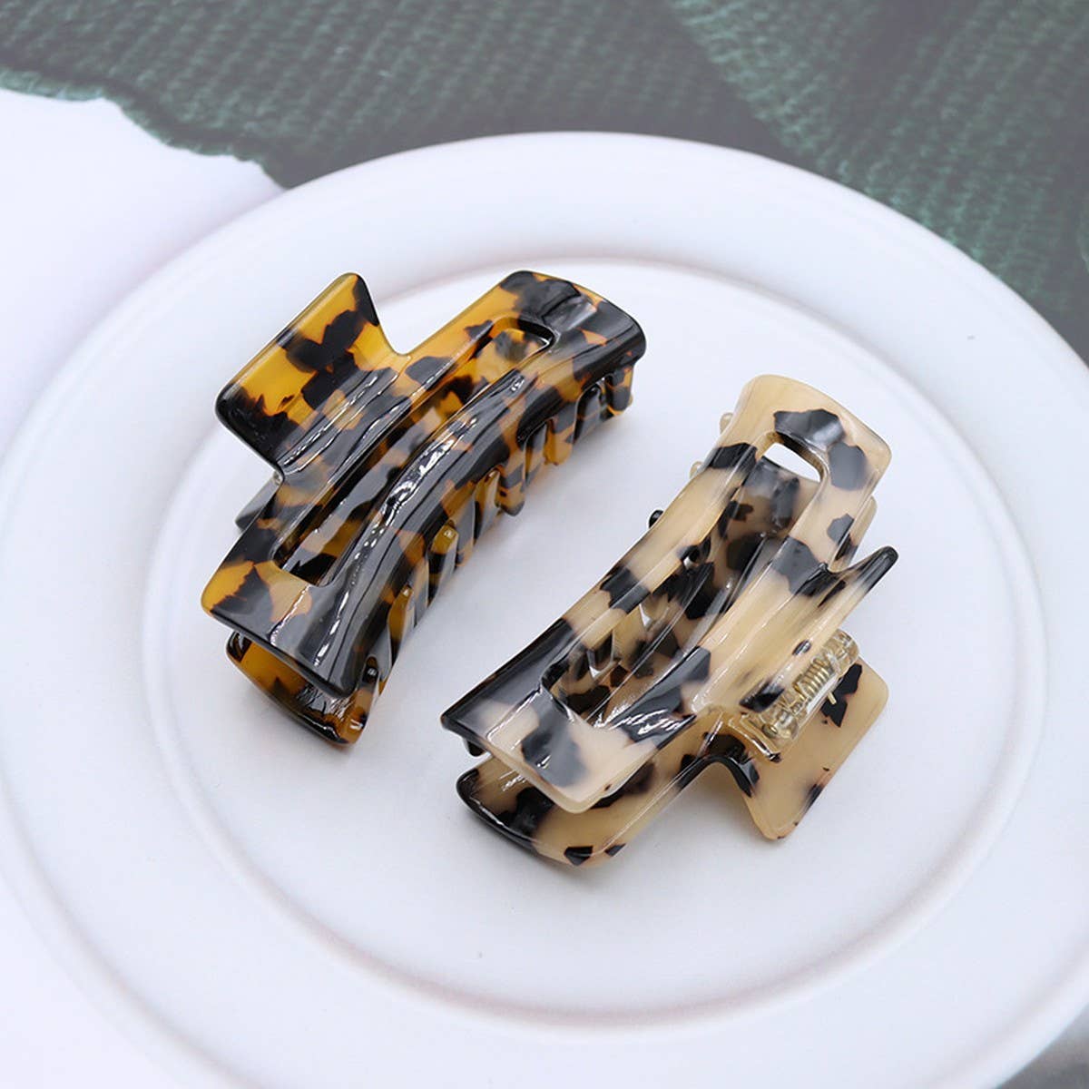 Acetate Leopard Hair Claw - Hollow Tortoise Clip_CWAHA2608