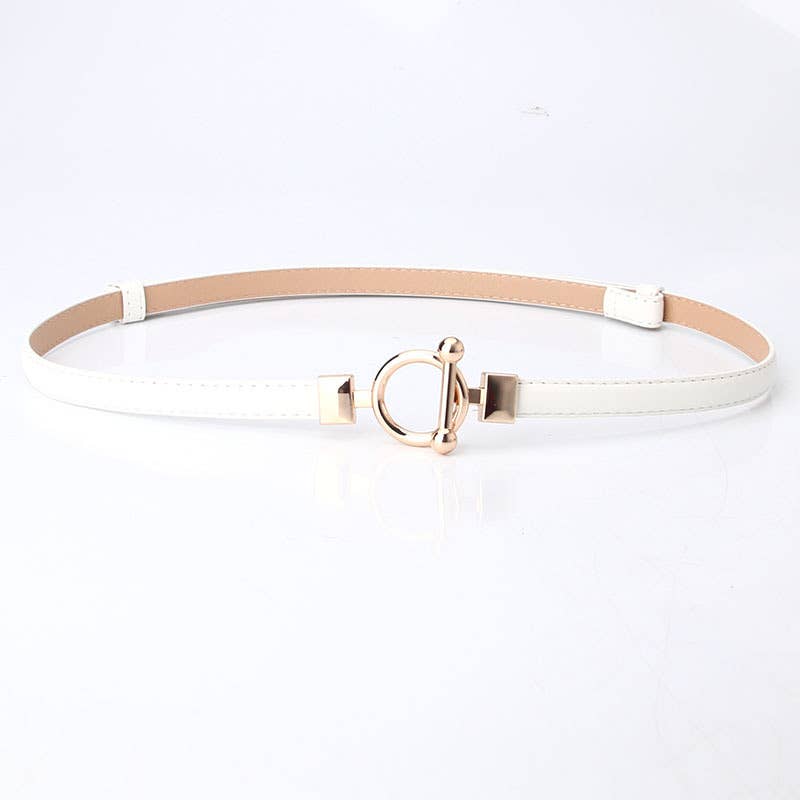 Fashionable and simple dress adorns a lady's belt