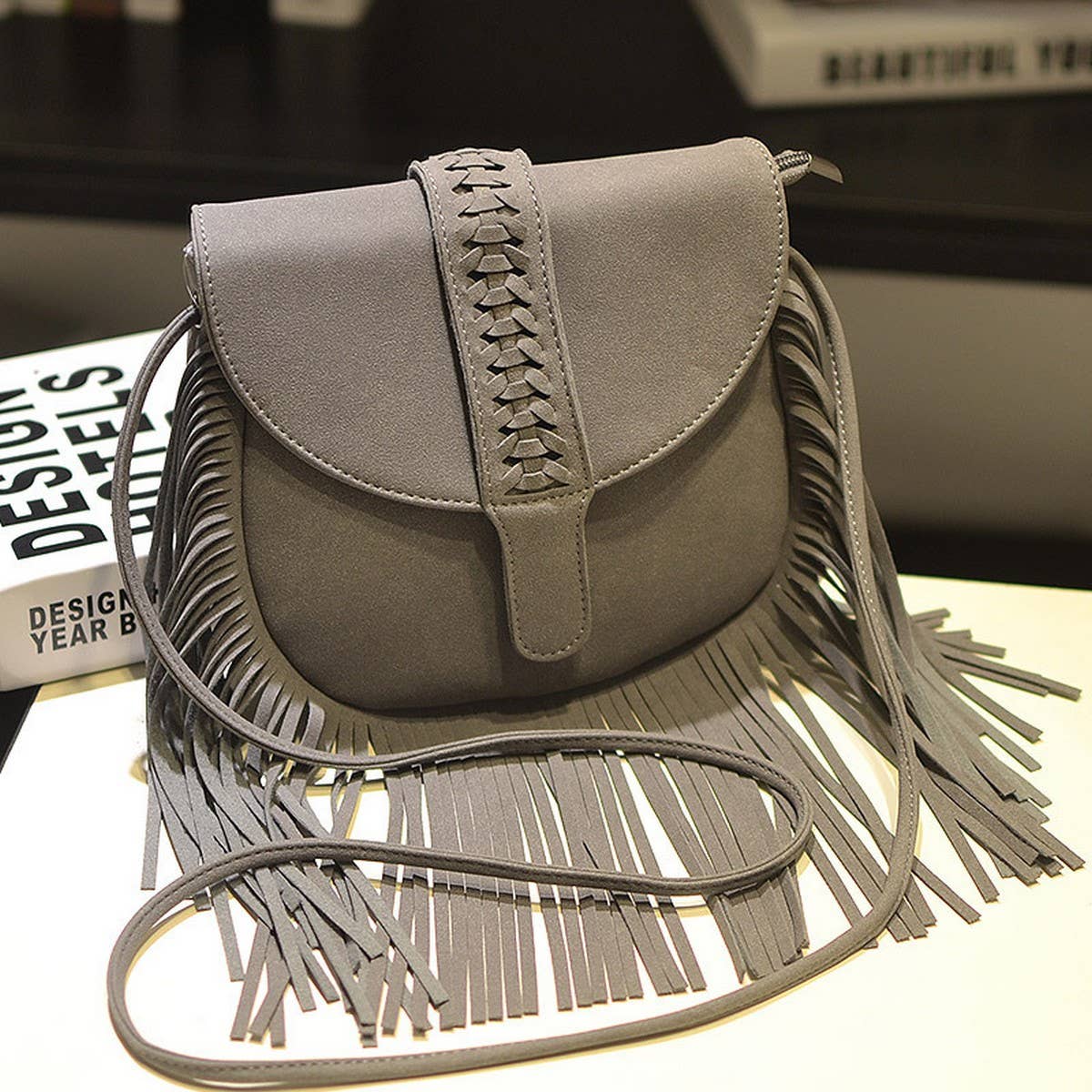 CWAB4566_FLAP WOVEN HALF CIRCLE TASSEL SHOULDER BAG