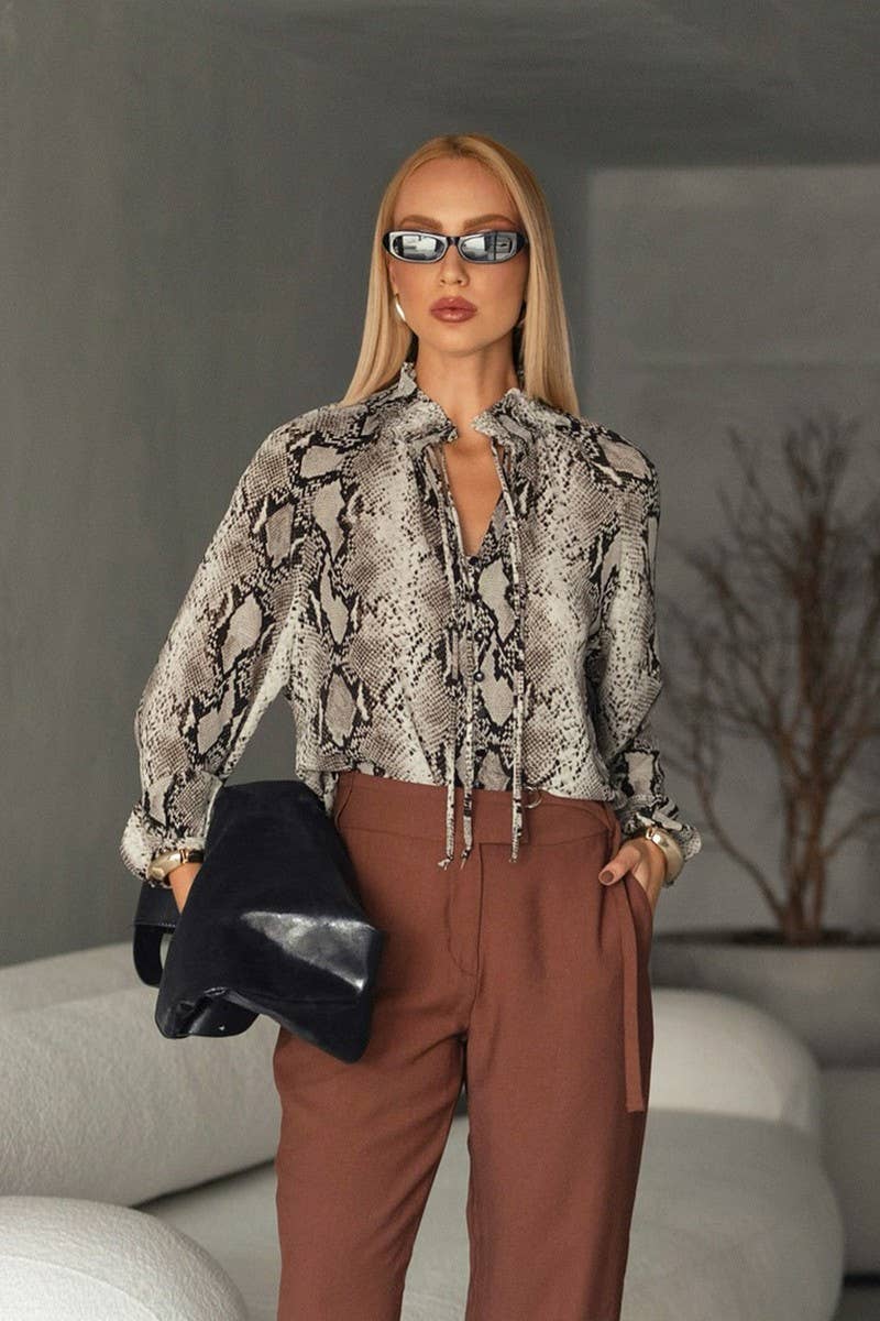 CWTBLL00600_SNAKE PRINT V-NECK RAGLAN SLEEVE CARDIGAN SHIRT