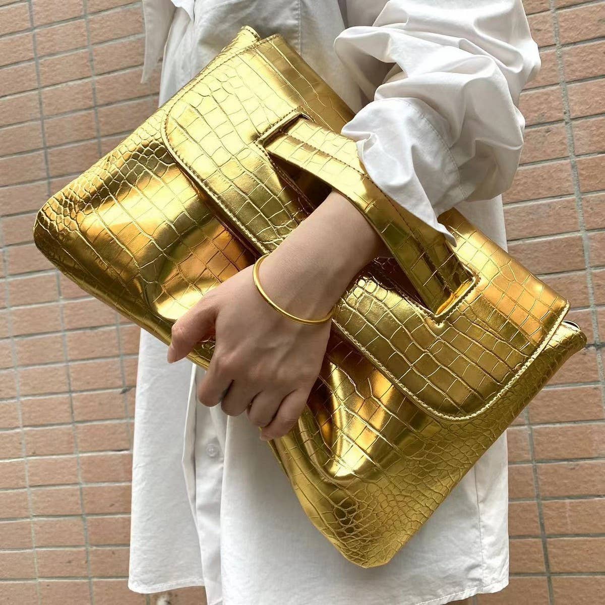 FASHIONABLE AND VERSATILE BLACK HAND BAGS_CWAB2603