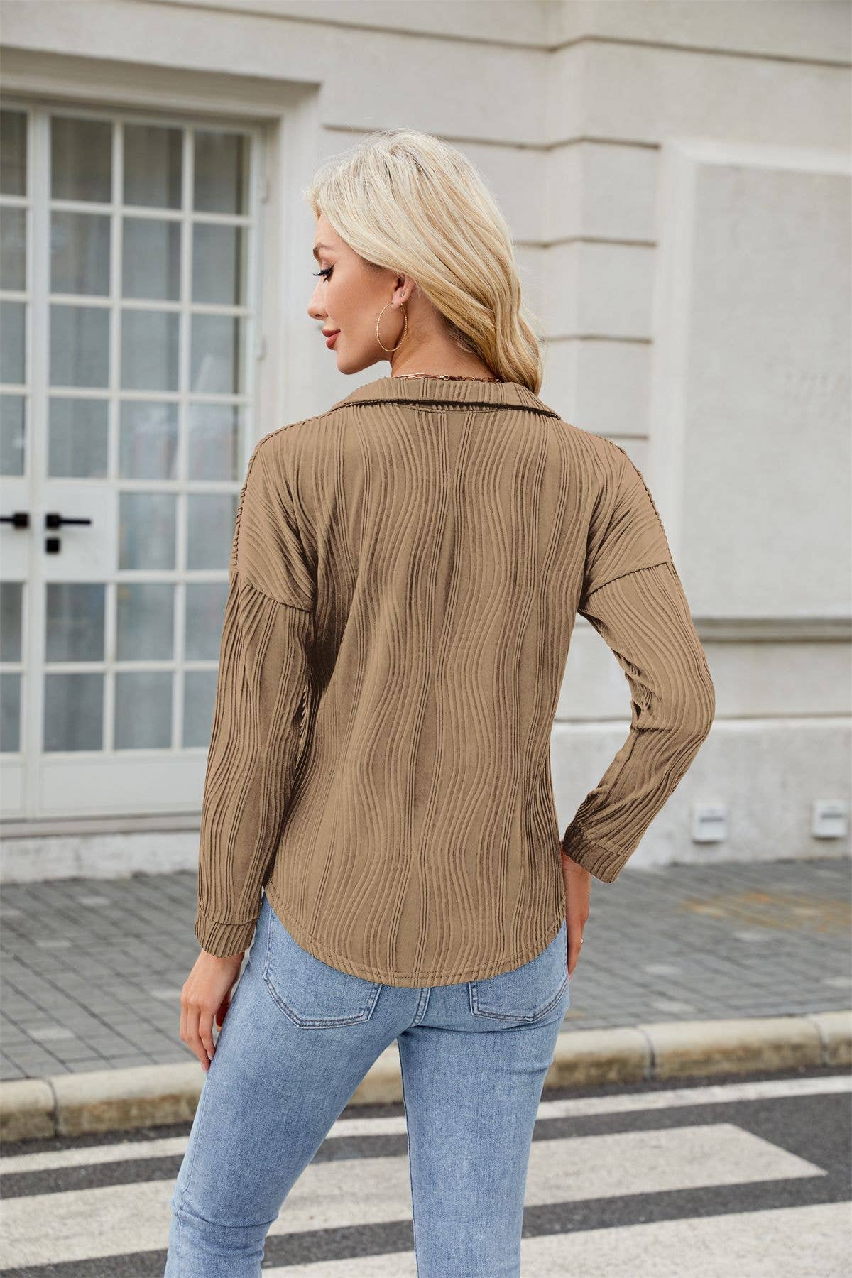 Fashionable lapel fitted long-sleeved top