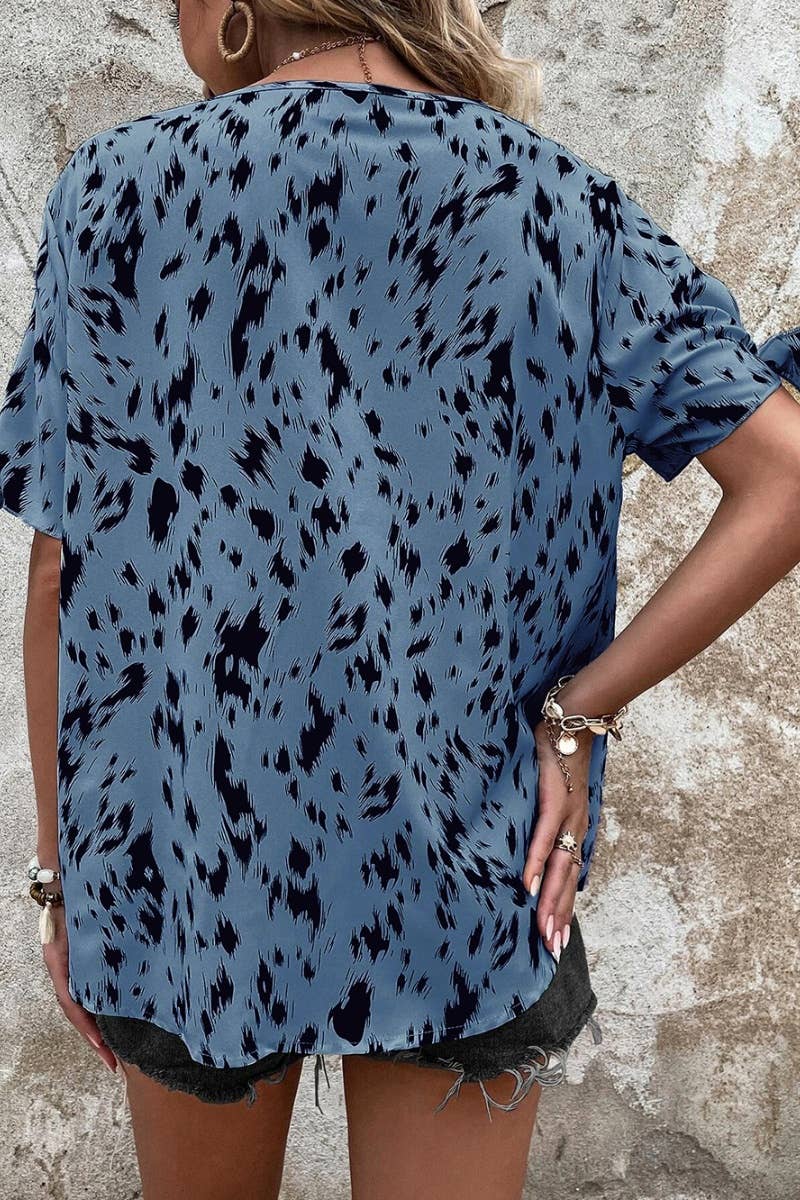 CWTBLS0663_TIGER-PRINT SHORT-SLEEVED SHIRT WITH TIE UP