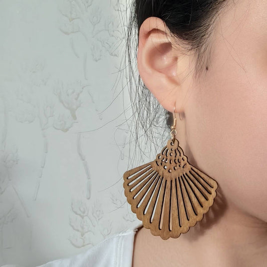 SIMPLE AND FASHIONABLE HOLLOW WATER DROP EARRINGS