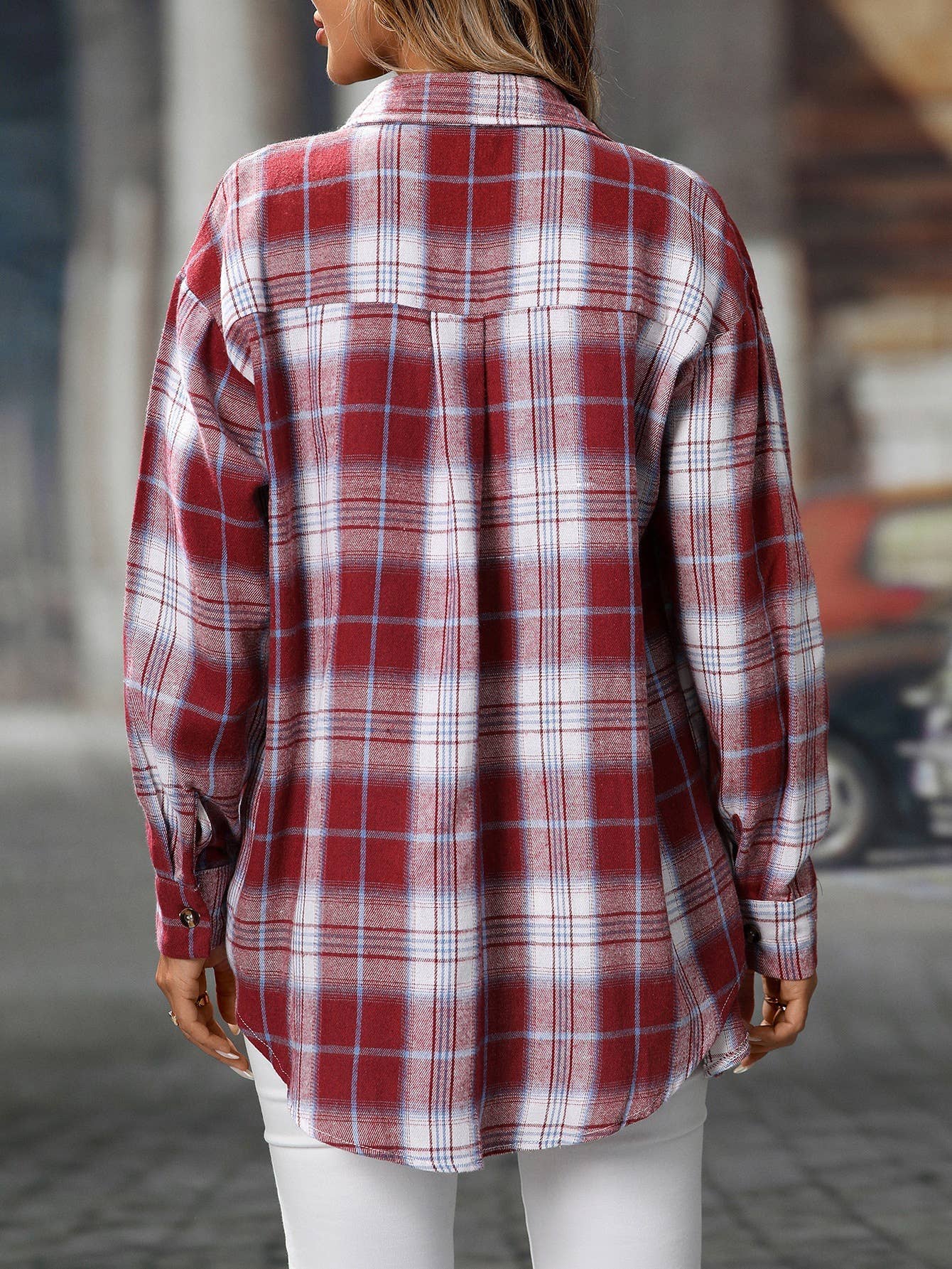 Casual and fashionable checkered pocket shirt