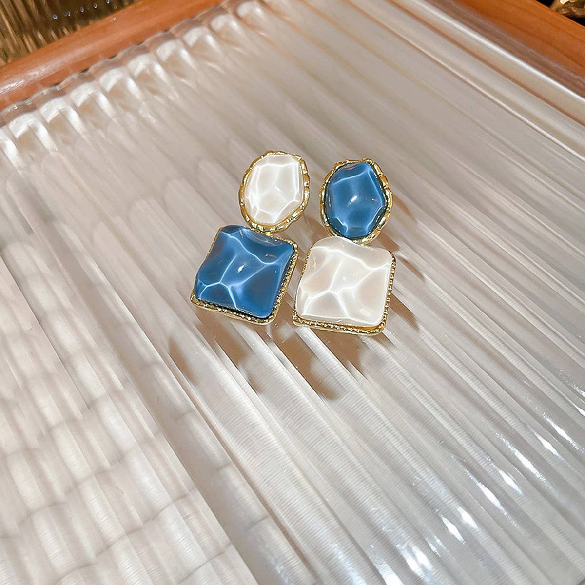 IRREGULAR SQUARE OVAL EARRINGS WITH WATER PATTERNS