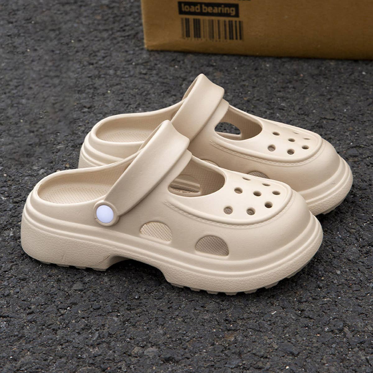 THICK-SOLED RETRO HOLE SANDALS