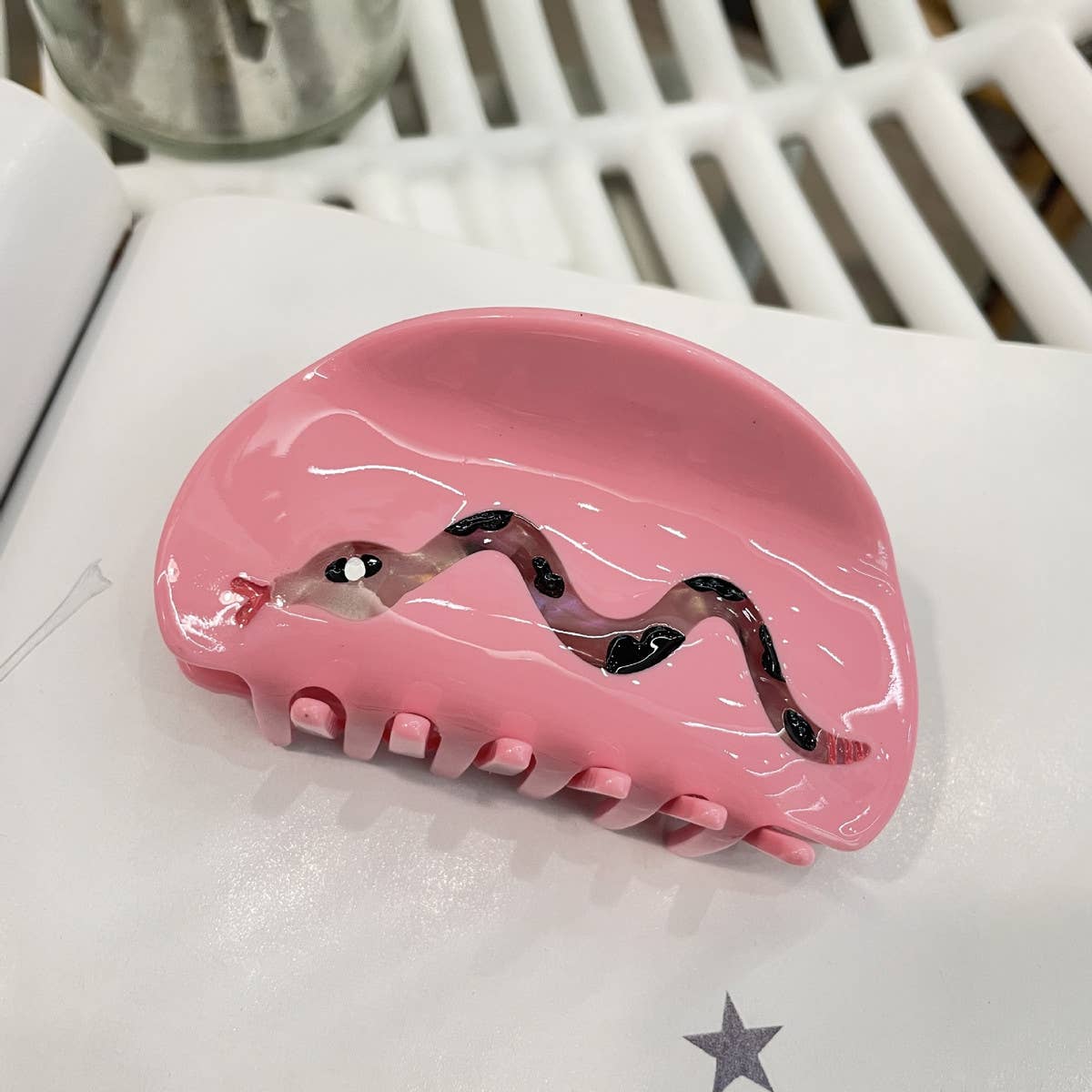 CWAHA4507_INS ALIEN LION ALOE VERA VASE HAIR CLIP