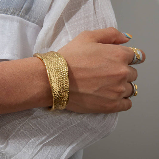 18K Gold Open Bangle, Luxury Stainless Steel_CWAJE4668