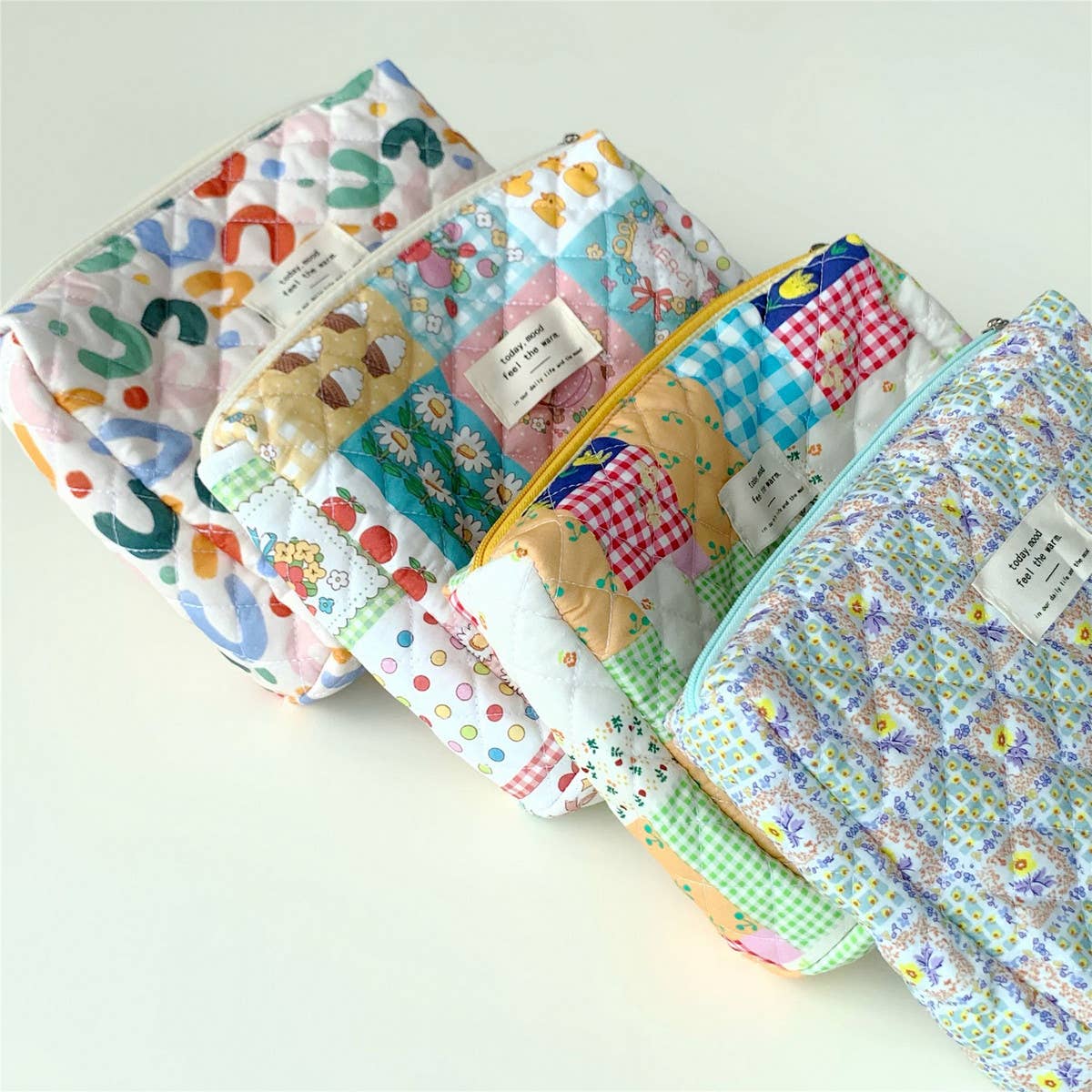 HANDHELD COSMETIC BAG WITH FLORAL PATTERN_CWAB1033