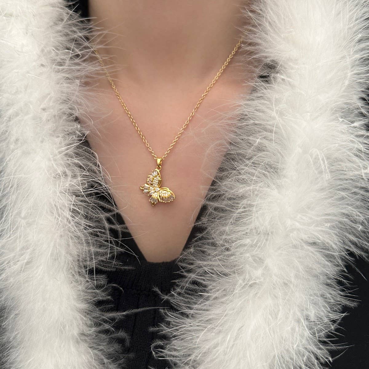 WOMEN'S GOLD DIAMOND BUTTERFLY CLAVICLE NECKLACE