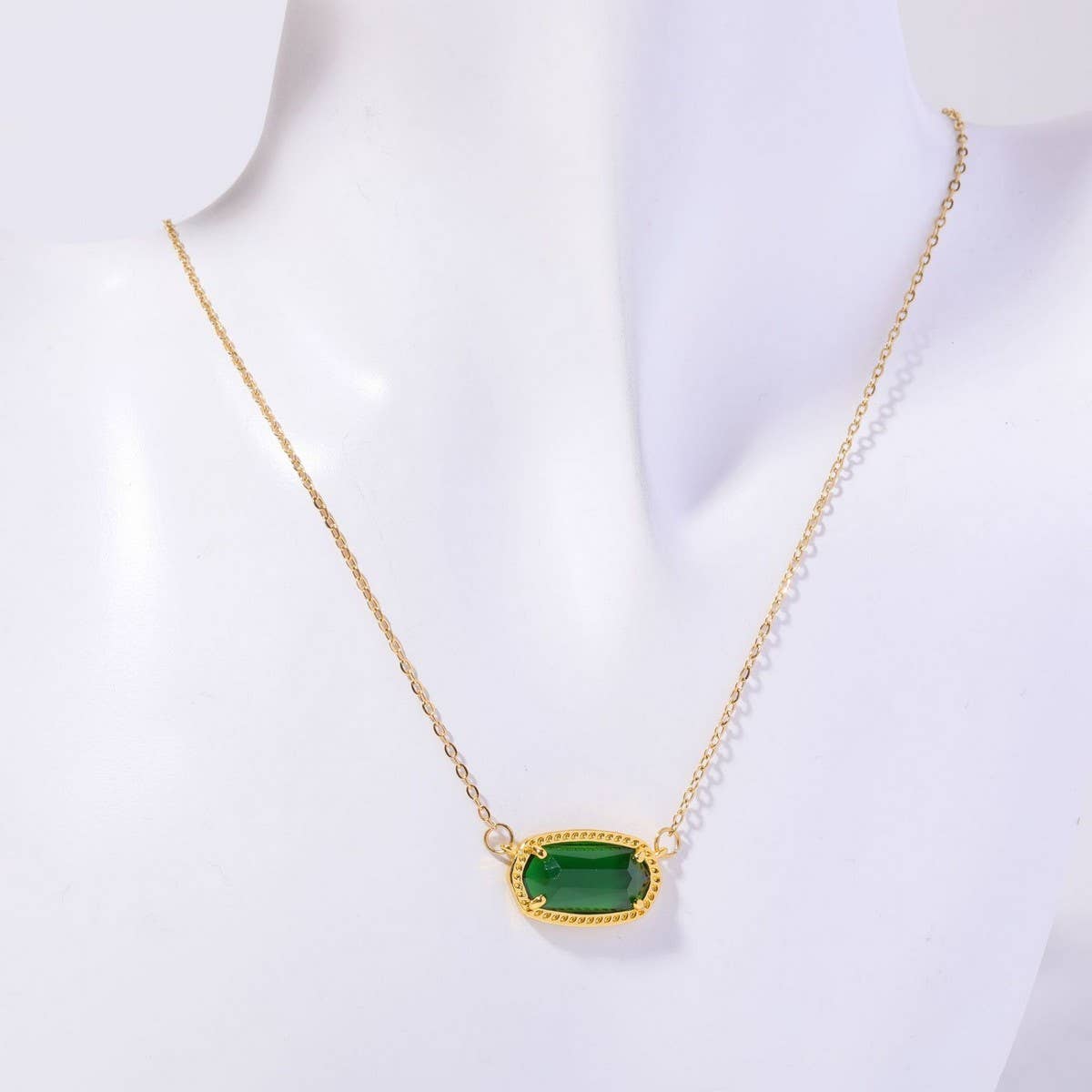 CREATIVE DECEMBER CRYSTAL PENDANT NECKLACE