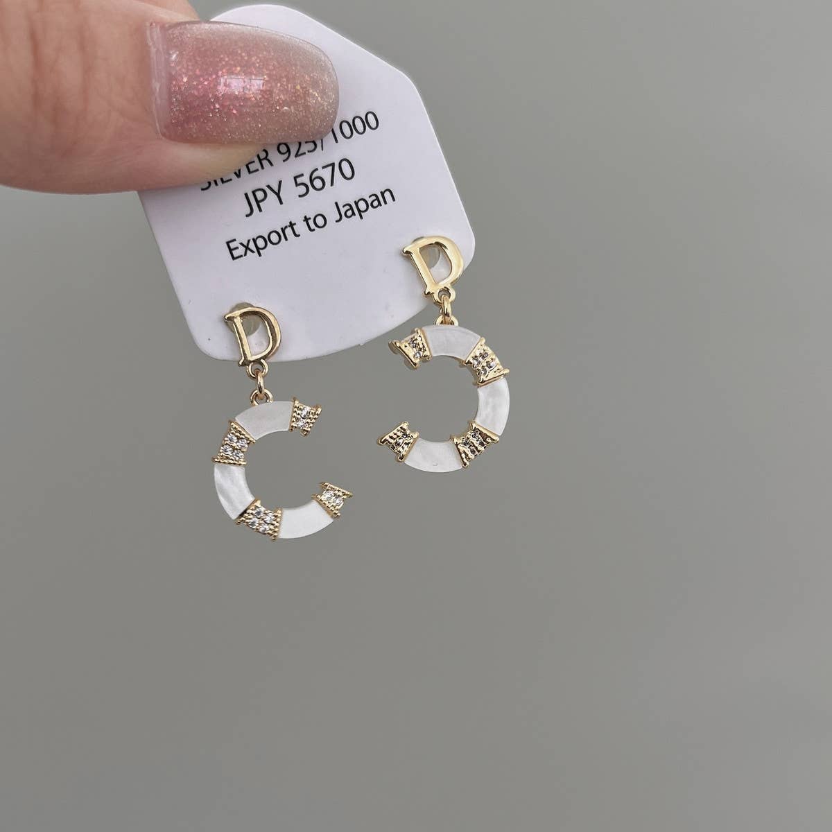 SMALL FRESH C-SHAPED EARRINGS_CWAJE2016
