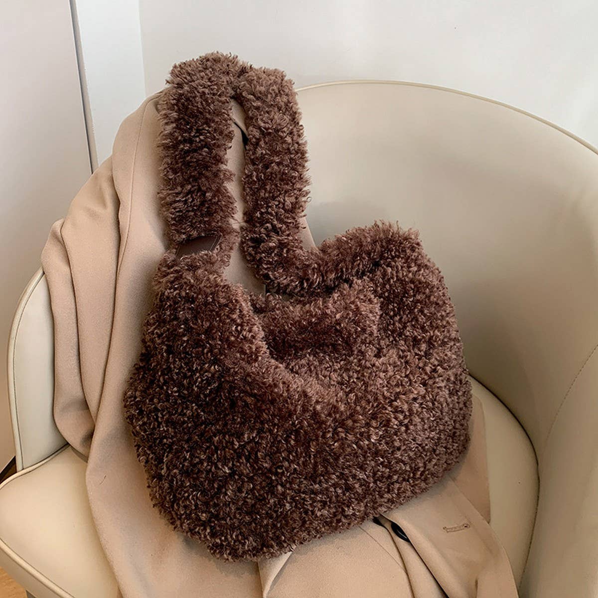 WINTER IMITATION LAMBSWOOL SHOULDER PLUSH BAG_CWAB4010