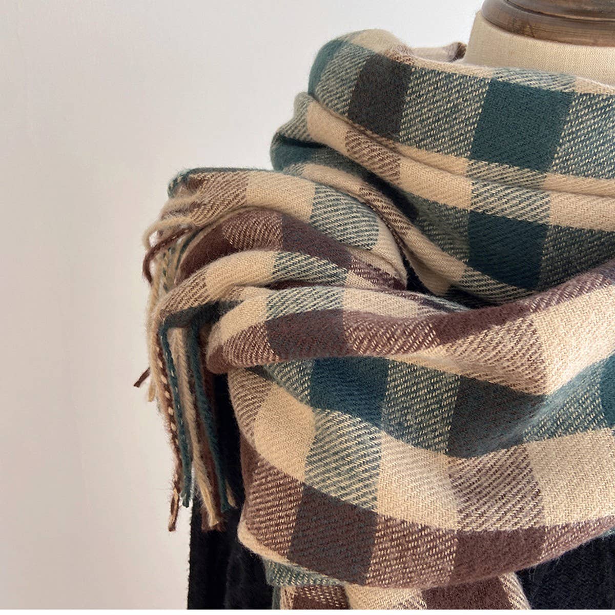 Vintage Wool-Blend Scarf ? Cozy Winter Neck Wrap