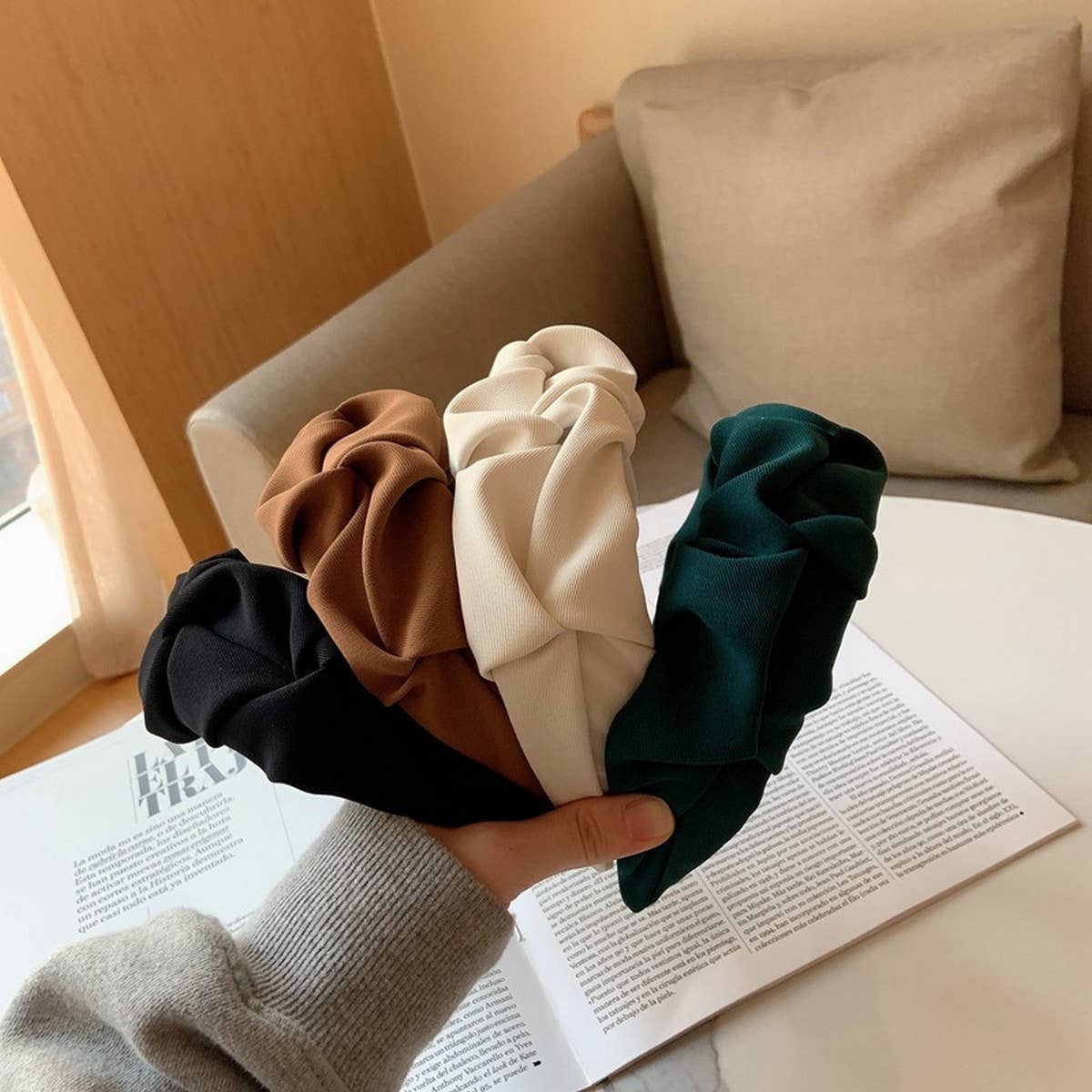 RUFFLED WIDE BRIM SOLID COLOR HEADBAND