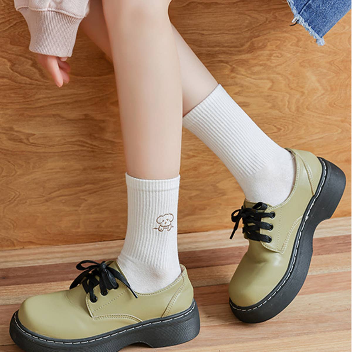 CWMS2517_WHITE NEW EMBROIDERED SIMPLE MIDDLE SOCKS