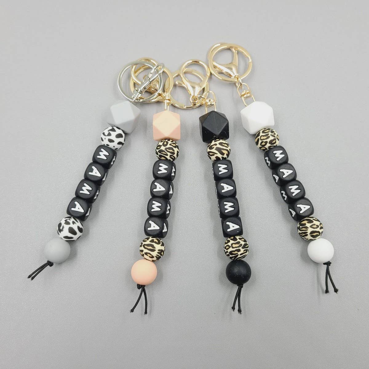 MAMA LETTER SILICONE BEAD KEYCHAIN