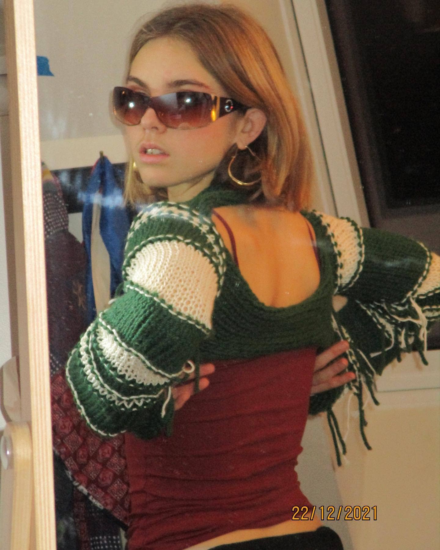 HOLLOWED-OUT KNITTED LONG-SLEEVED COMB SHAWL