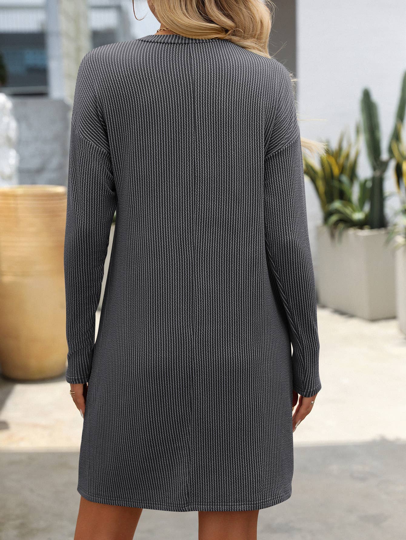 COLOR CONTRAST TWIST STRIP LONG SLEEVE DRESS