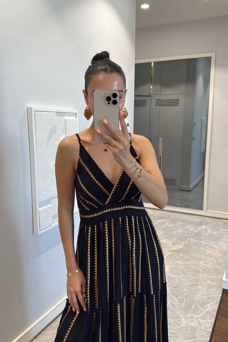 CWDMD6496_GEOMETRIC PRINT V-NECK PLEATED MAXI DRESS