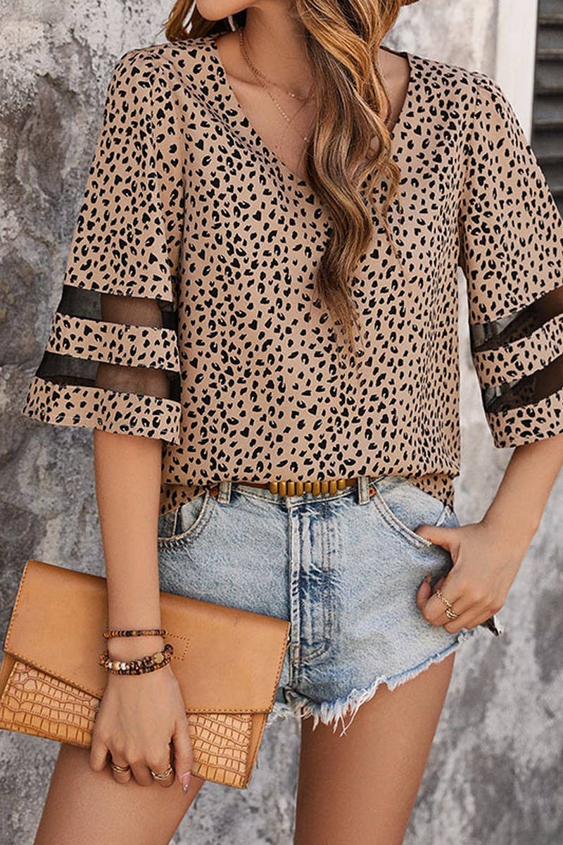 CWTBLS0383_V-Neck Mesh Detailed Short Sleeve Top