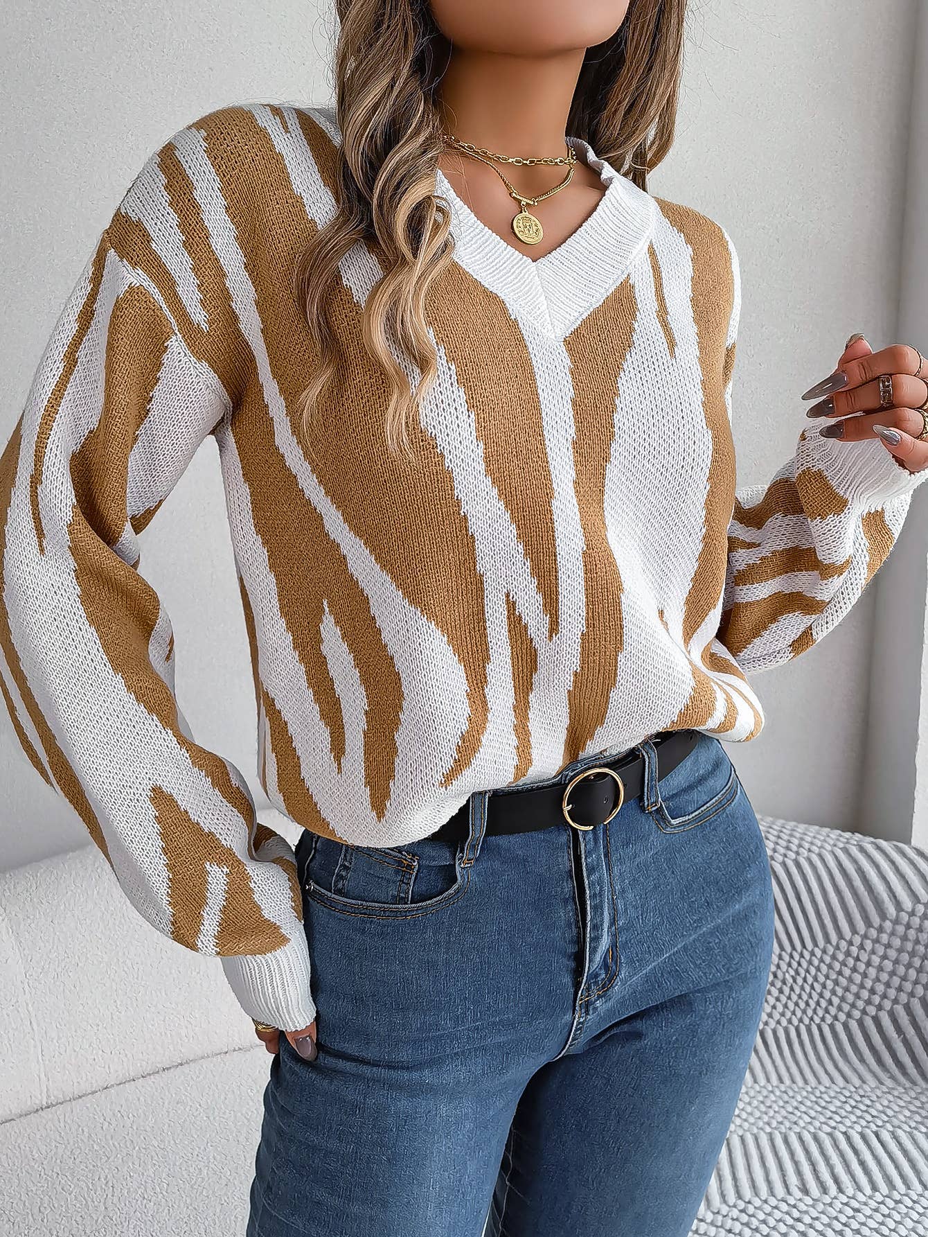Casual V-neck long-sleeved pullover sweater