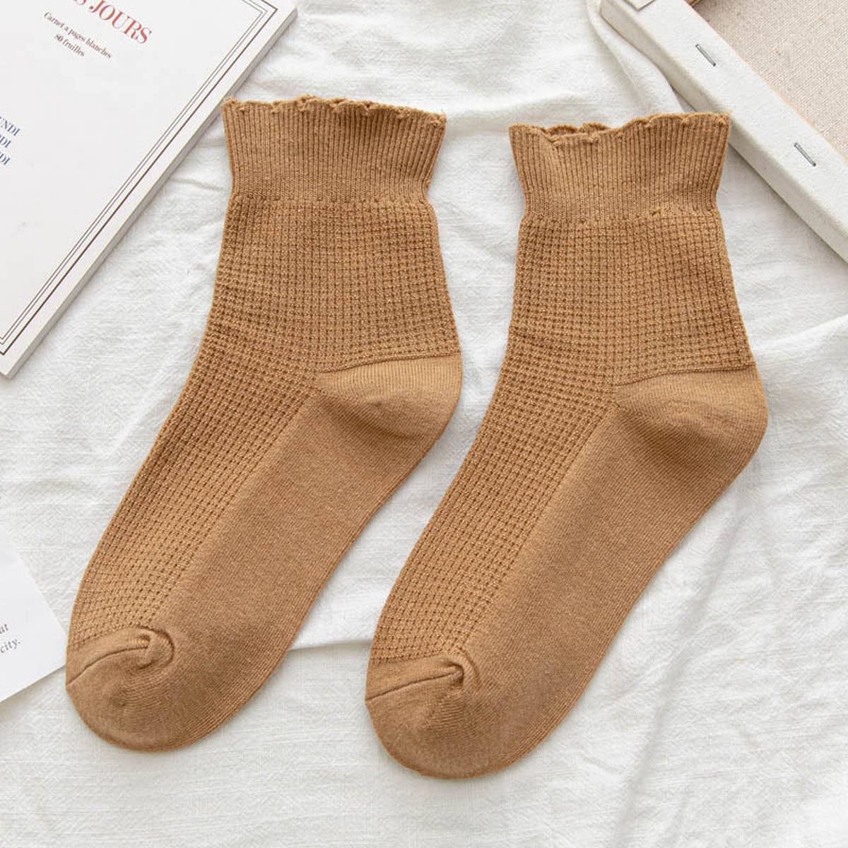 RUFFLED SOLID COLOR MID-TUBE SOCKS FOR WOMEN