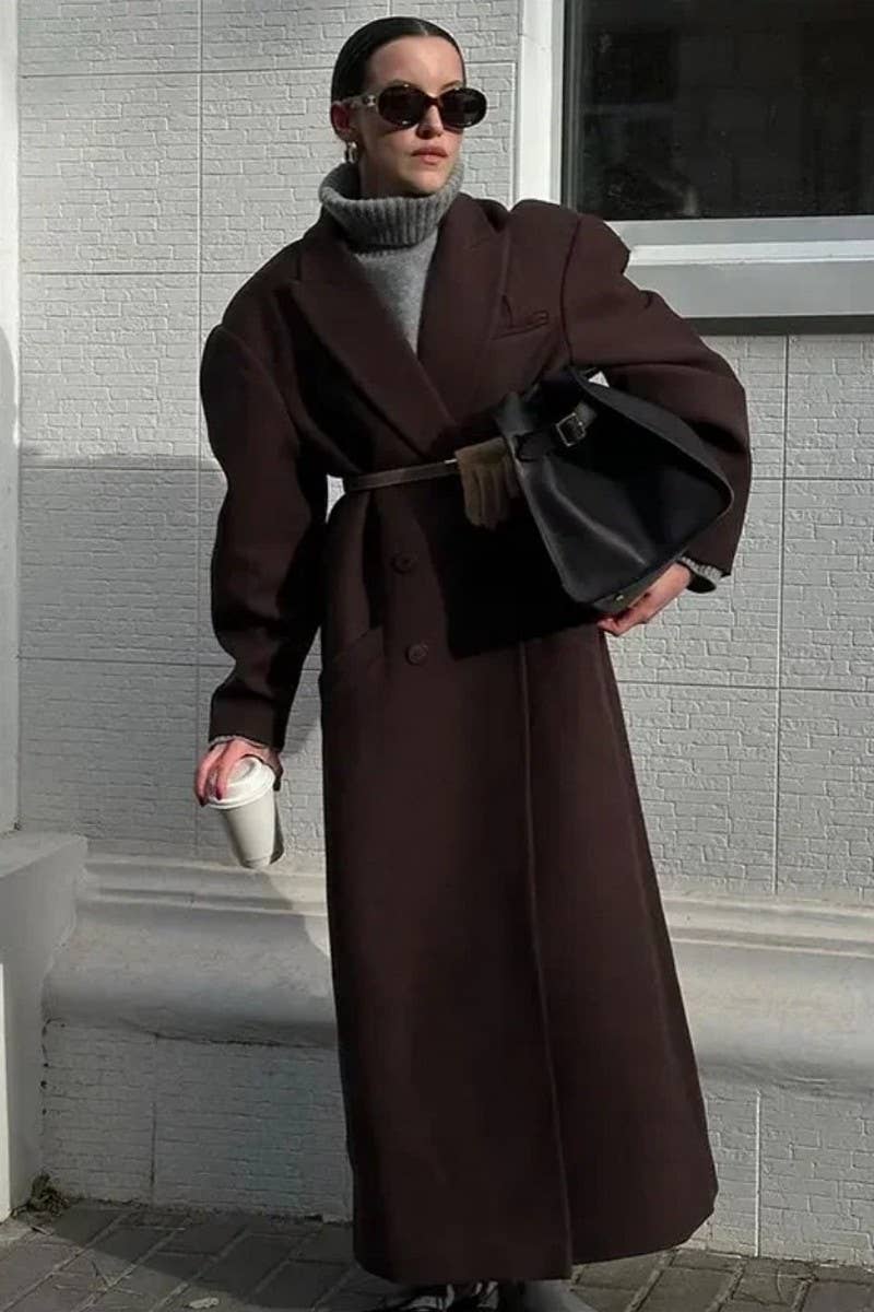 CWOCO1071_DOUBLE-BREASTED COAT WITH PADDED SHOULDERS