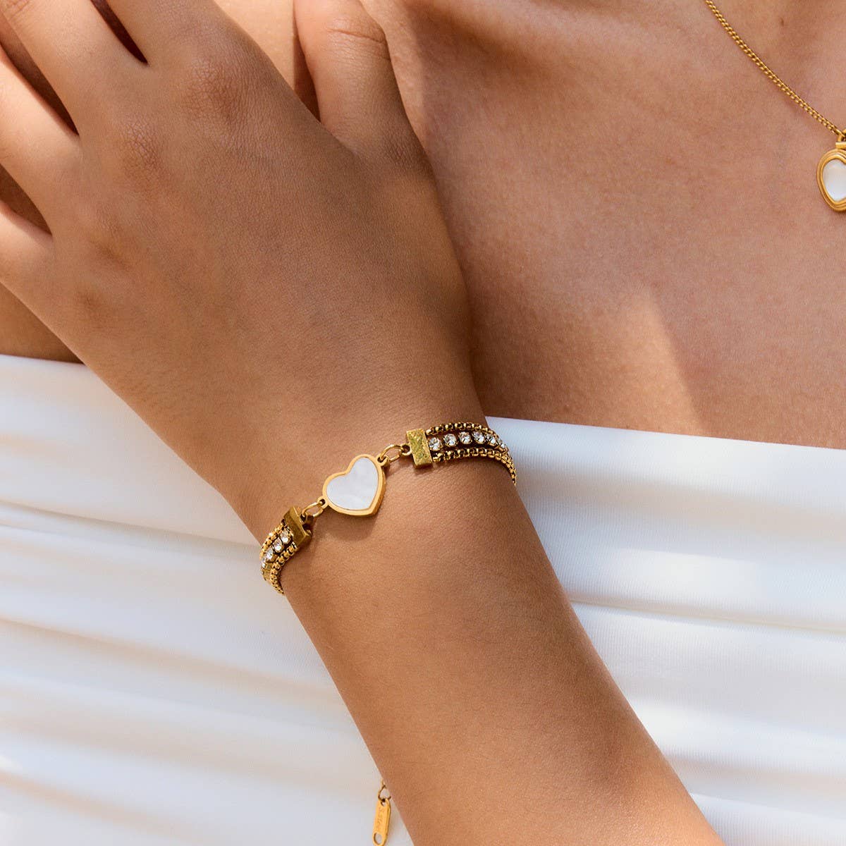 18K Gold Shell Heart Triple Chain Bracelet, Zircon_CWAJE4683