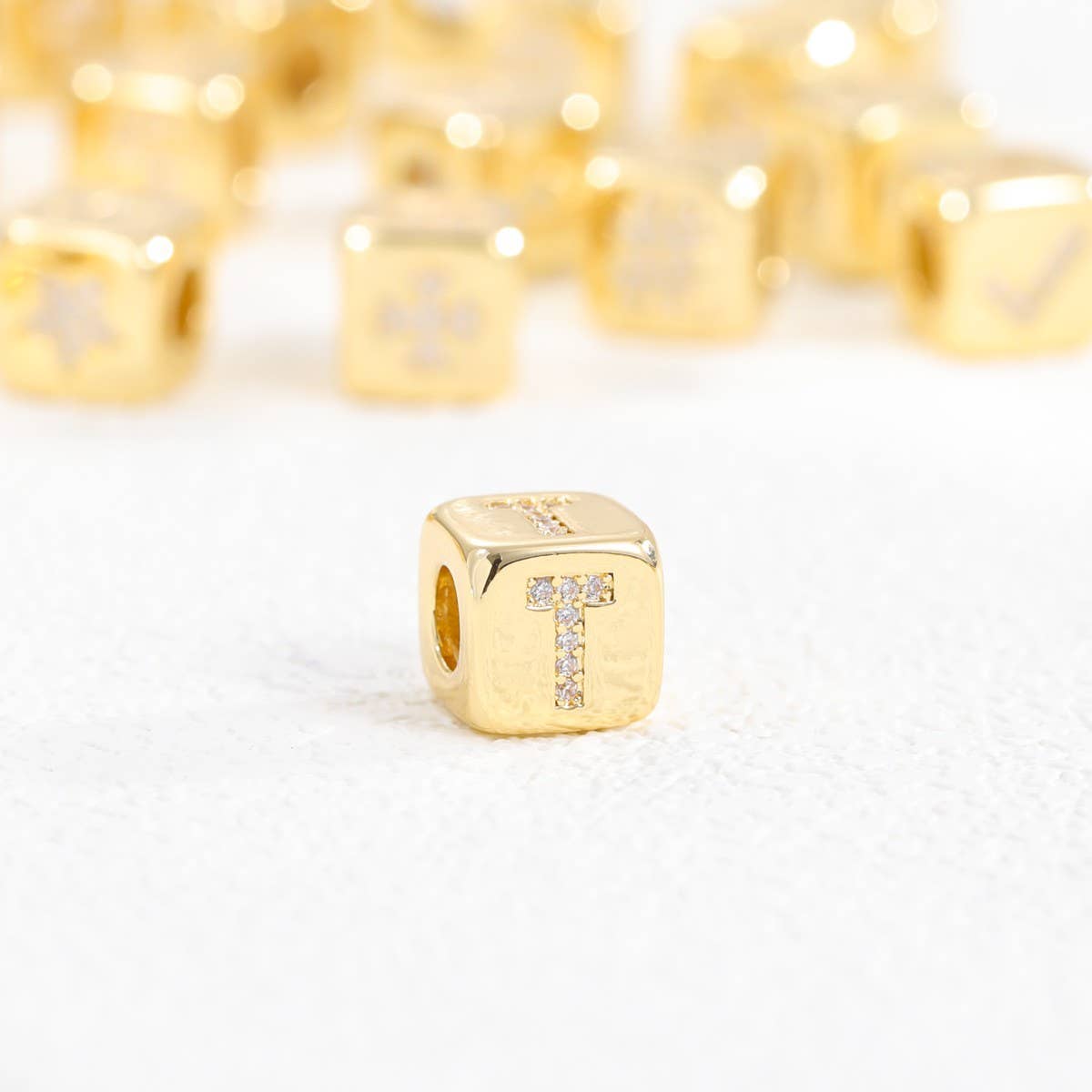 18K Gold-Plated Zirconia Dice Pendant Necklace_CWMM5876