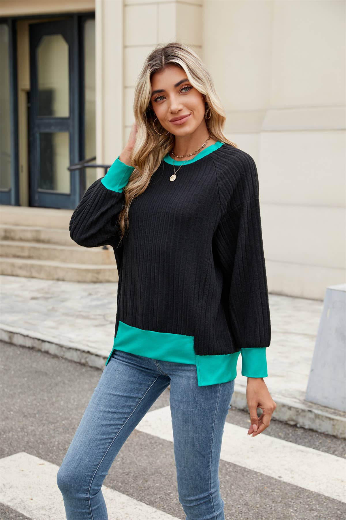 Fashionable color-blocked loose knitted top
