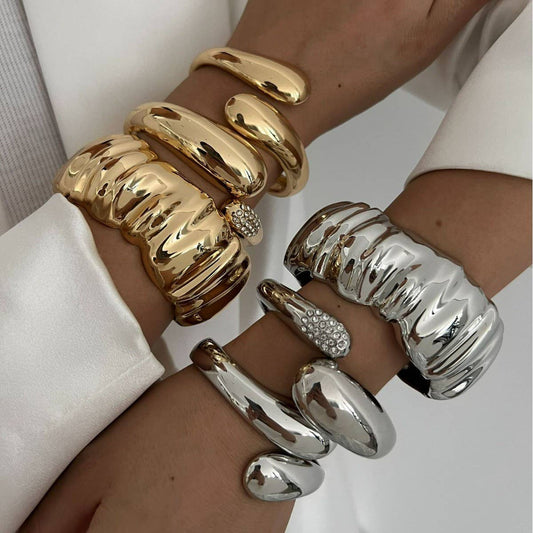 FASHIONABLE SPRING OPEN METAL SMOOTH BRACELET