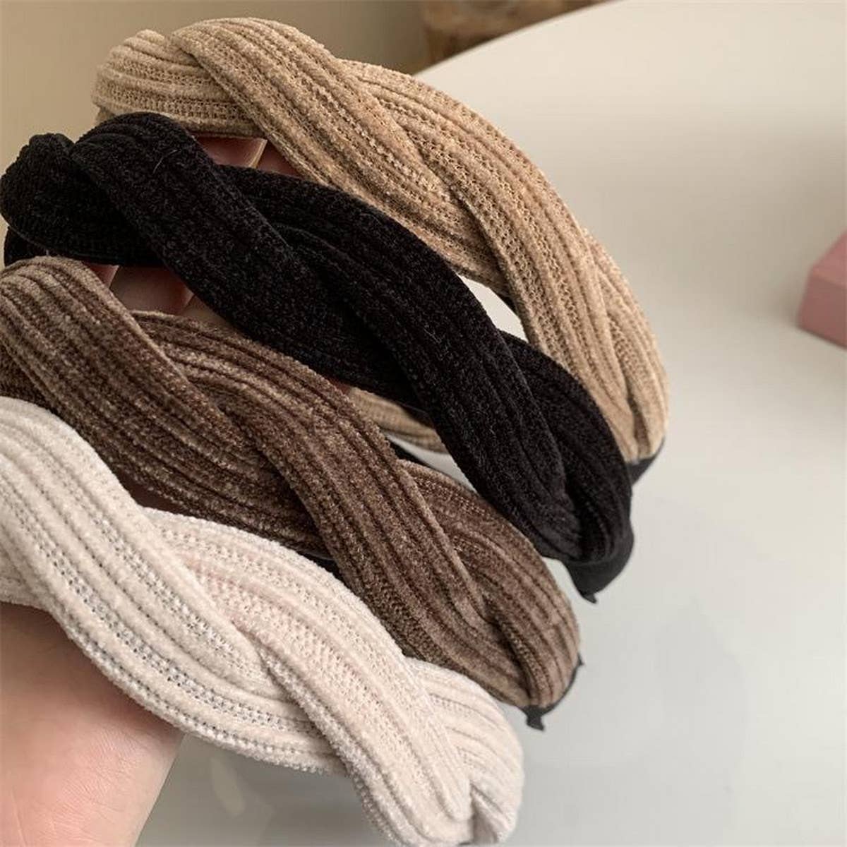 CROSS BRAIDS WITH WIDE TEETH HEADBAND_CWAHA1697