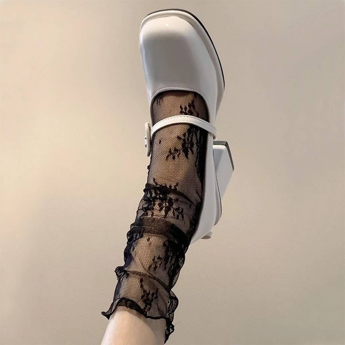 MESH ULTRA THIN MEDIUM LENGTH LACE STOCKINGS
