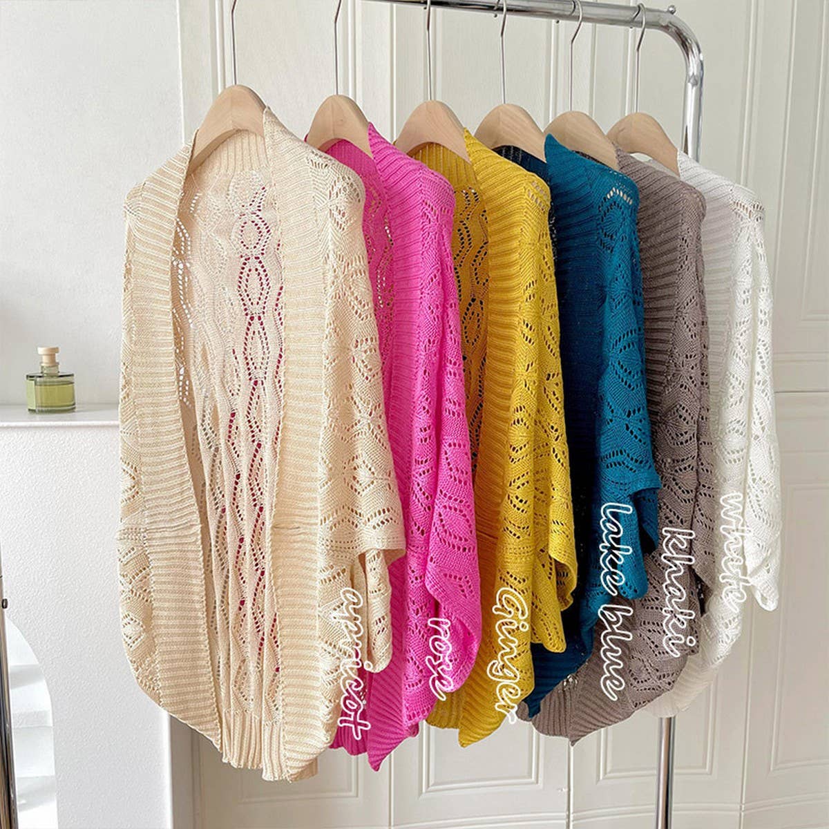 DIAMOND-SHAPED HOLLOW KNITTED SHAWL