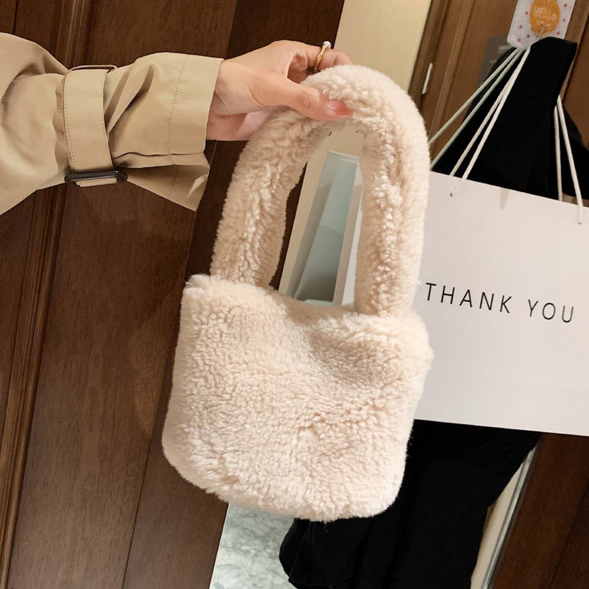WINTER FASHION HANDHELD LAMBSWOOL BUCKET BAG_CWAB3955