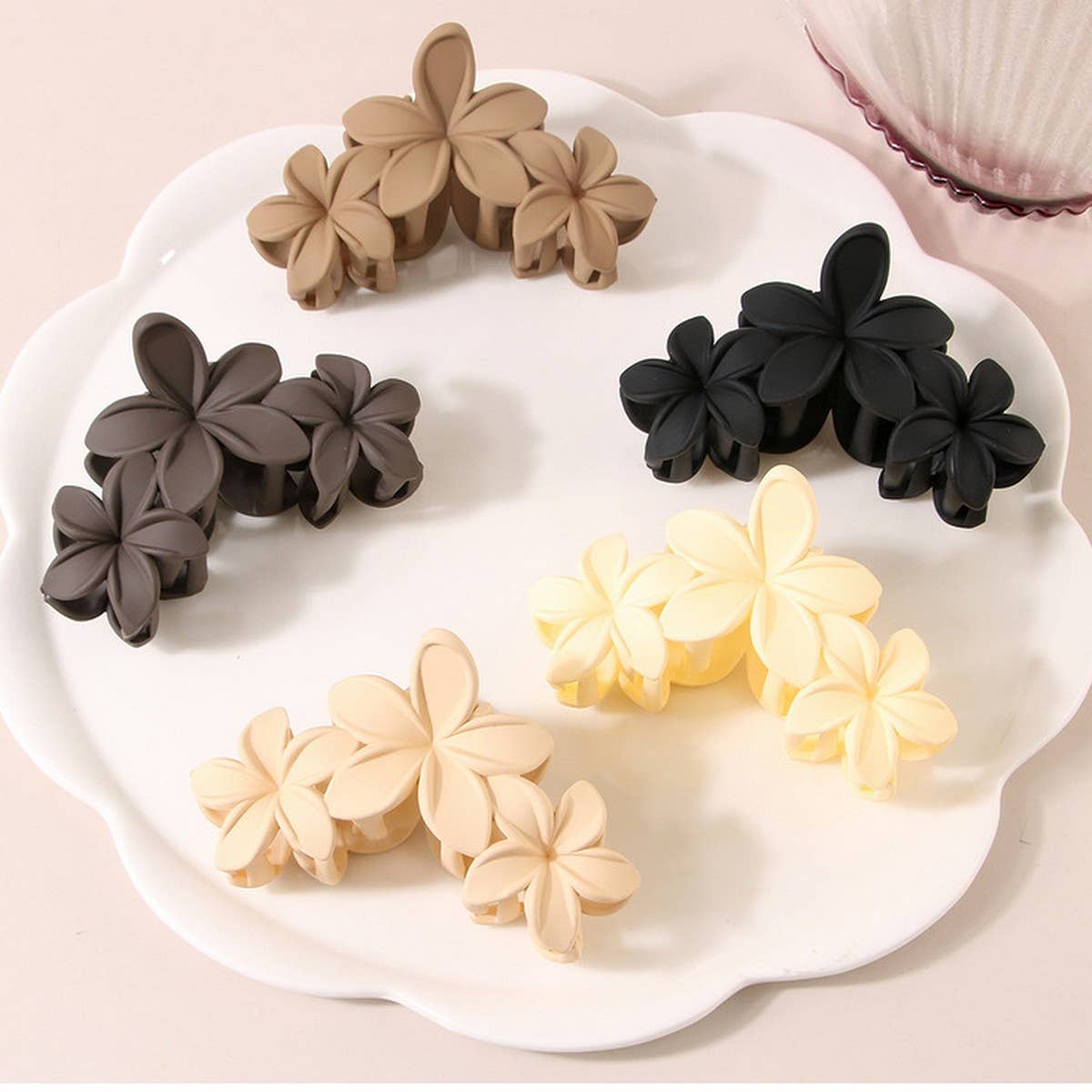 CWAHA07445_3 FLOWERS MATTE PETAL HAIR CLAW CLIP FOR WOMEN