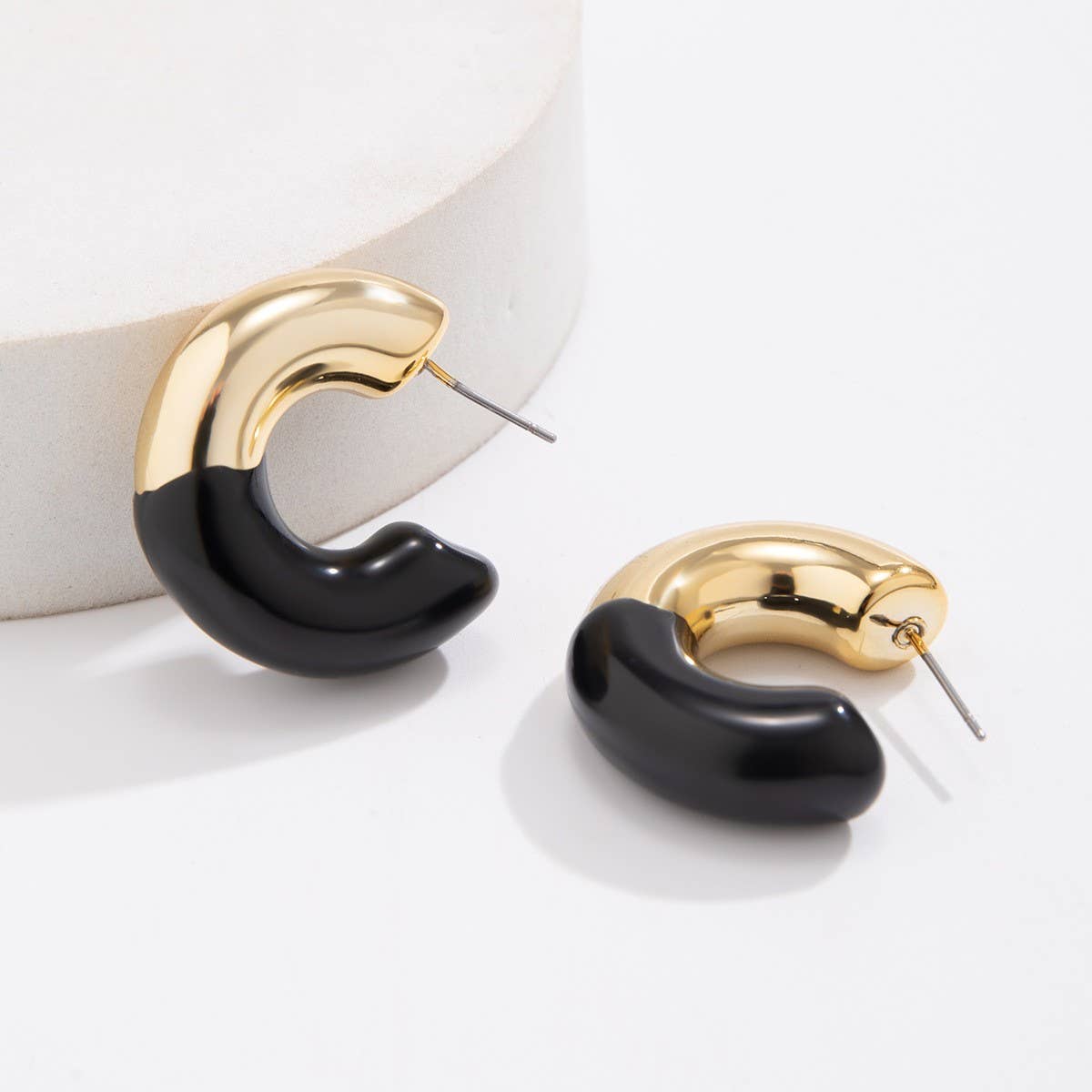 MINIMALIST AND PERSONALIZED MAILLARD RETRO EARRING