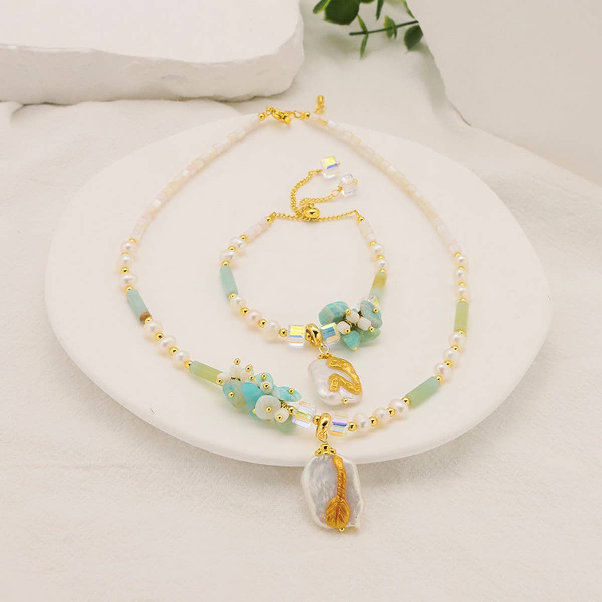 WOMEN'S DESIGNER PEARL PENDANT LONG NECKLACE