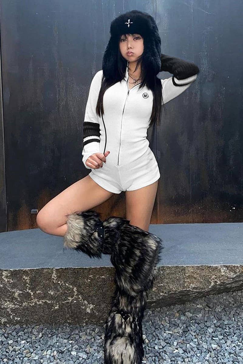 CWSBSL0103_KNITTED CONTRAST TURTLENECK ZIP-UP BODYSUIT