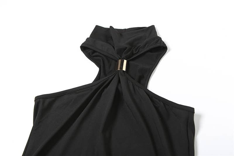 A body-hugging neck-hanging solid-color dress