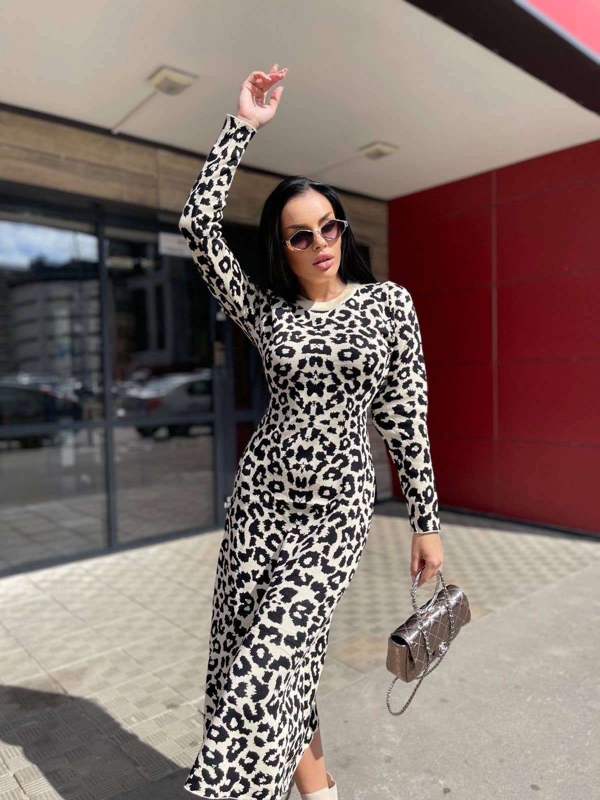 CREW-NECK LONG-SLEEVED LEOPARD PRINT KNIT DRESS