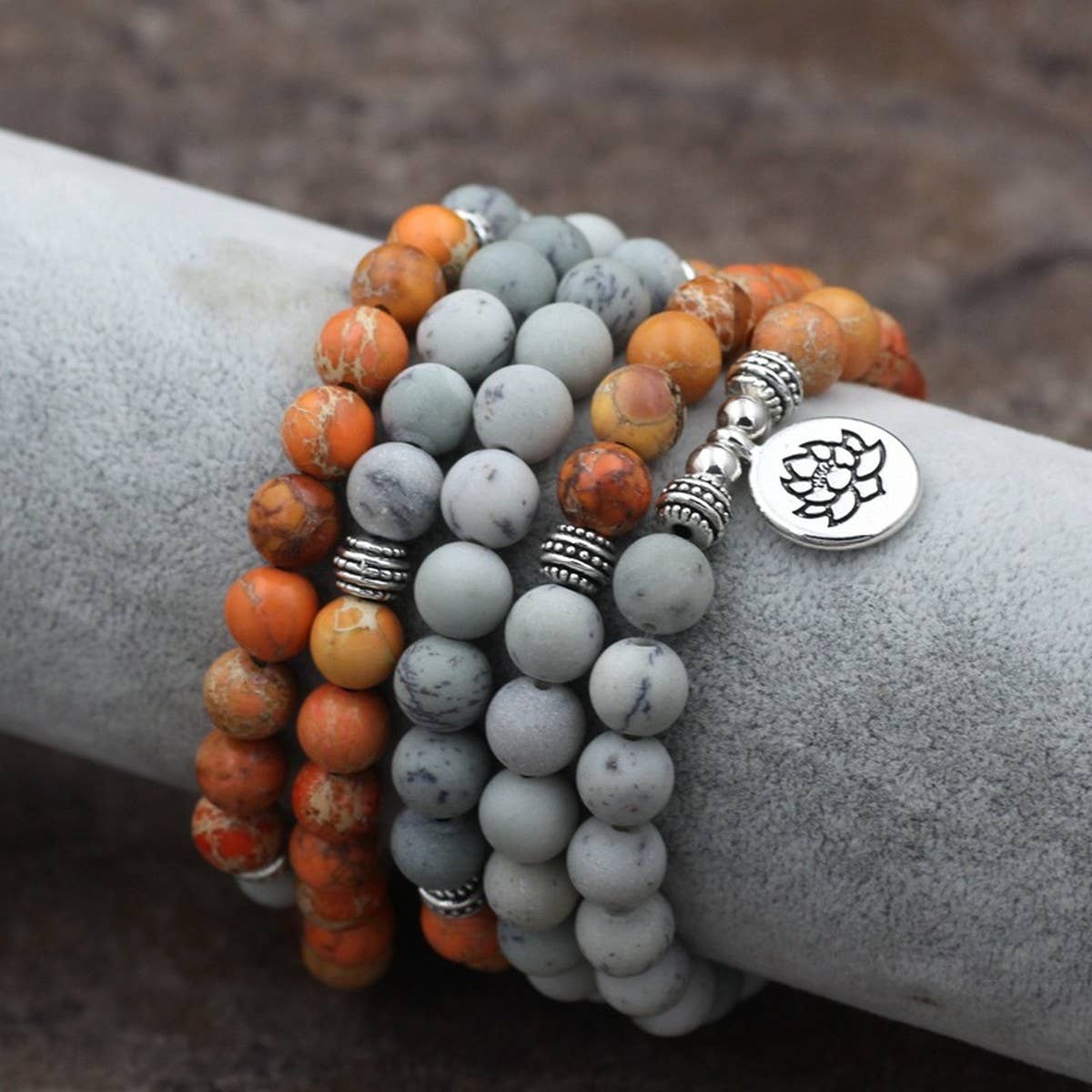 HUANGDI HUANGSONG, YINGKE PINE BEADED BRACELET