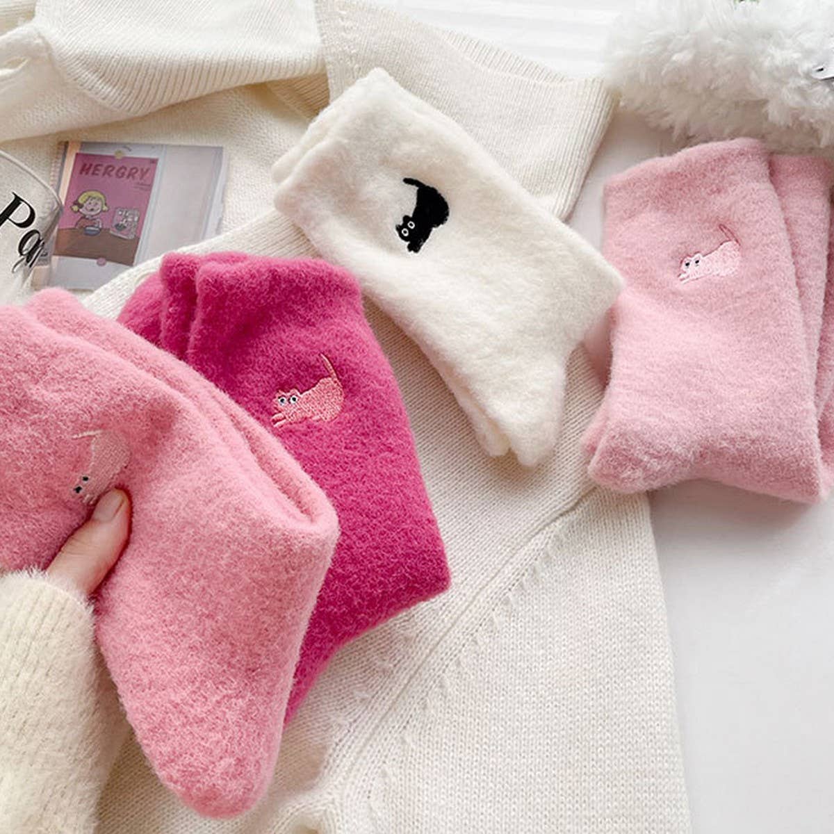 NEW STYLE EMBROIDERED CAT WARM MID-CALF SOCKS_CWMS0798